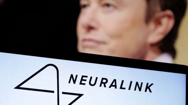 Elon Musk'ın beyin implantı şirketi Neuralink, deneysel cihazının insanlar üzerinde ilk klinik denemesini gerçekleştirme izni aldığını duyurdu.