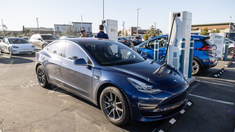 Tesla Supercharger standartı