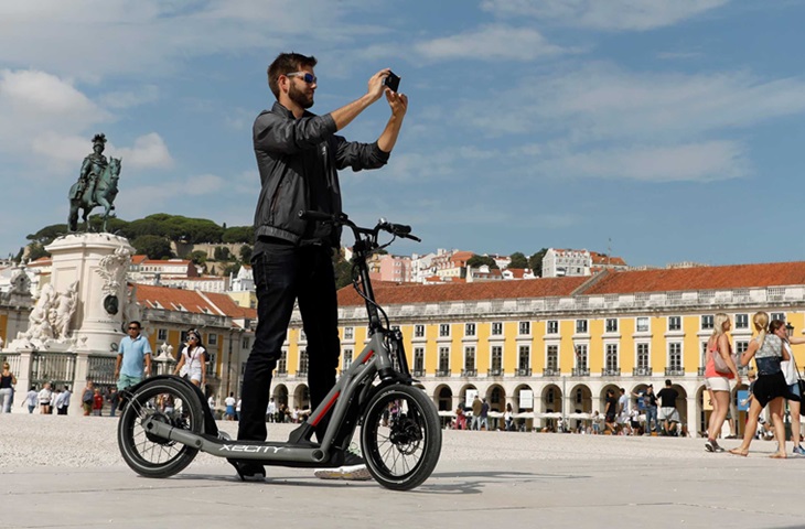 BMW elektrikli scooter