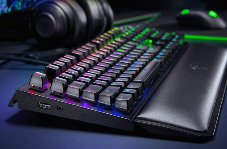 Facebook ve Razer